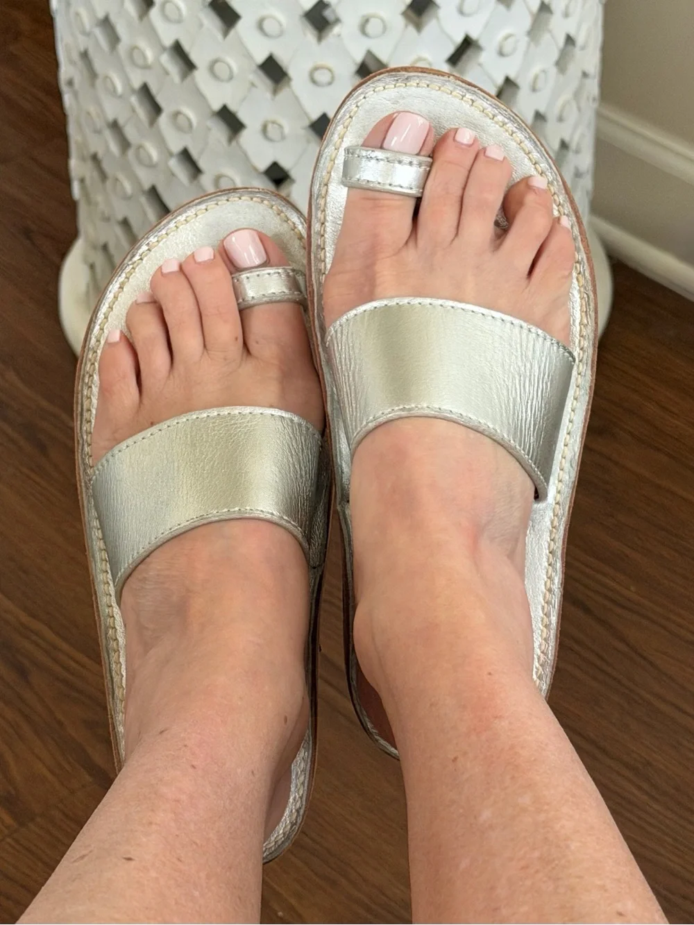 New-Toe ring silver metallic slip on Sandals-Made in Italy-Free people Size 8